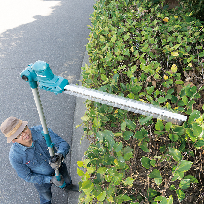 DUN461WSF act 1 18V LXT Telescopic Pole Hedge Trimmer with Brushless Motor