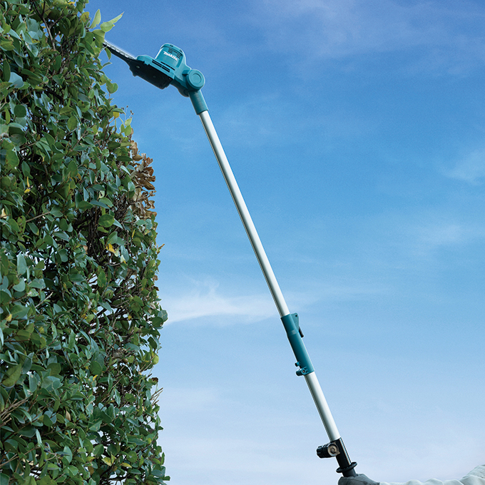 DUN461WSF act 2 18V LXT Telescopic Pole Hedge Trimmer with Brushless Motor